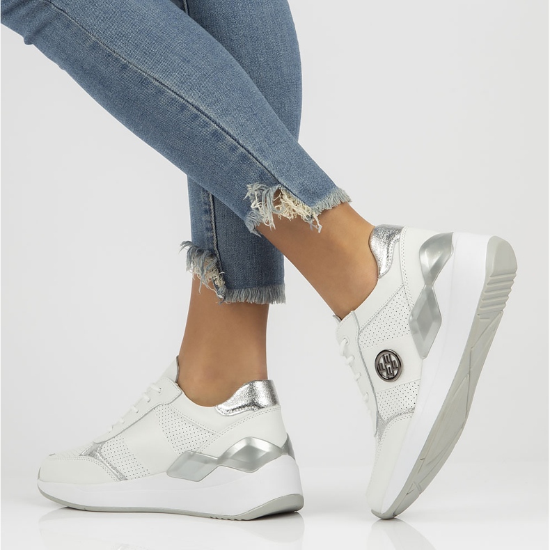 Skórzane sneakersy Filippo DP3553/22 Wh białe 1