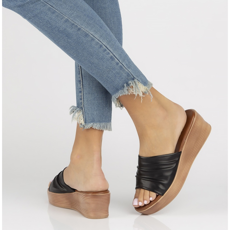 Klapki Filippo DK3608/22 Bk czarne 1