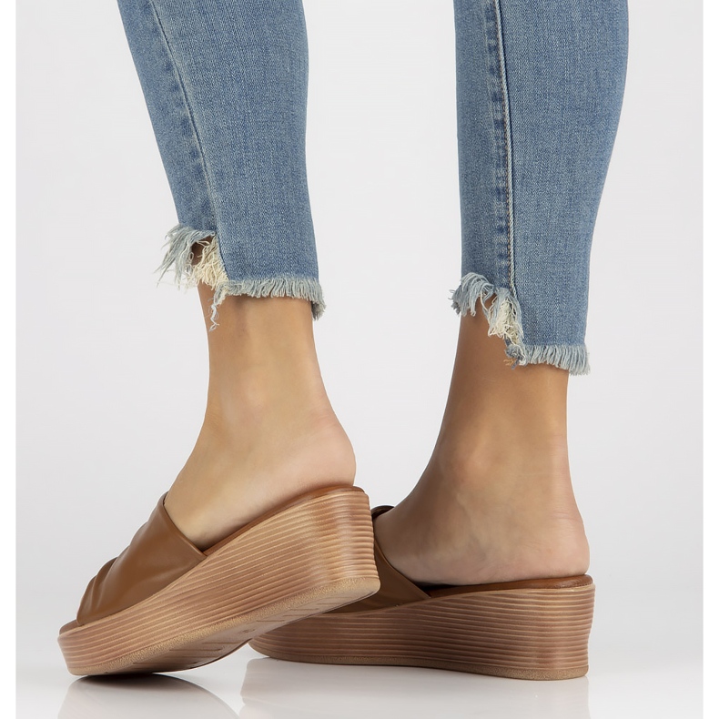 Klapki Filippo DK3608/22 Br brązowe 1