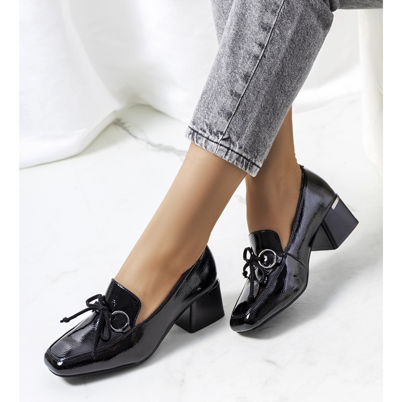 Czarne lakierowane półbuty na obcasie Monisha 1