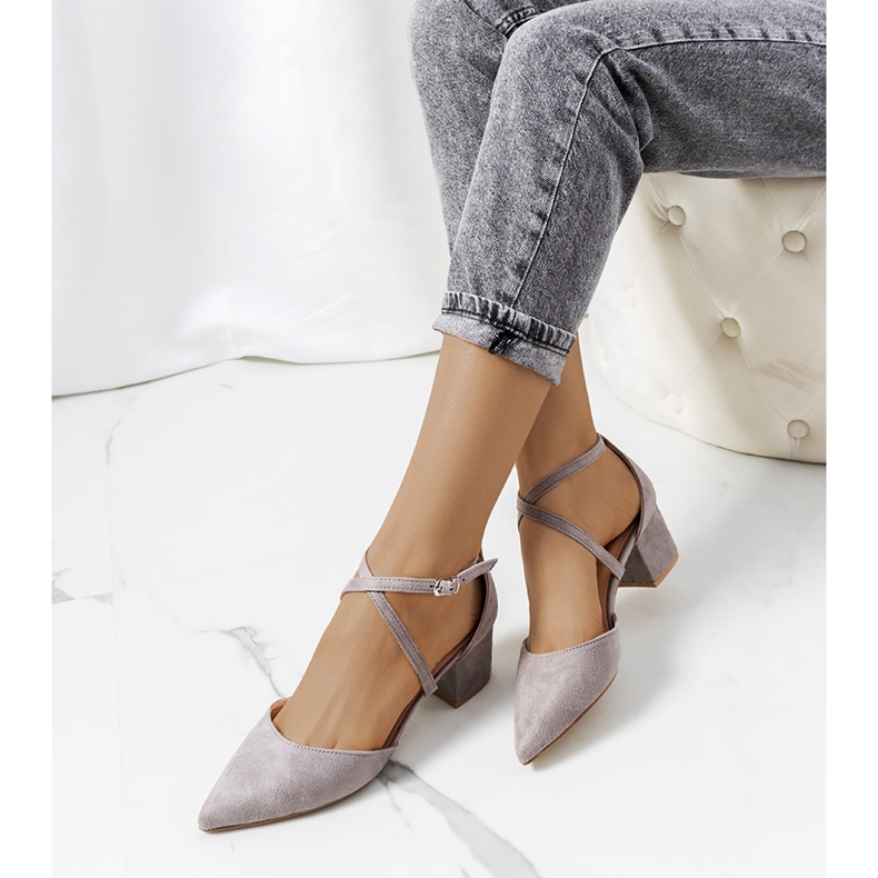 Szare czółenka na słupku Terra 1