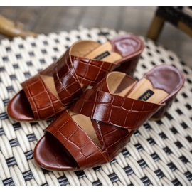 Marco Shoes Skórzane klapki damskie ze skóry w pocięte pasy czerwone 8