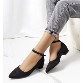 Czarne czółenka na słupku Samira 1