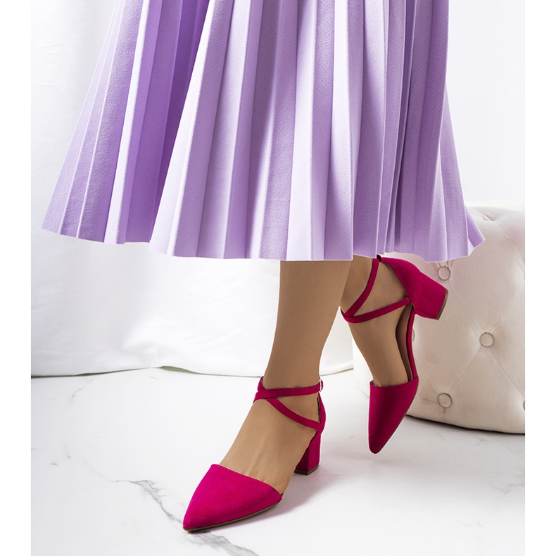 Różowe czółenka na słupku Hyde 1