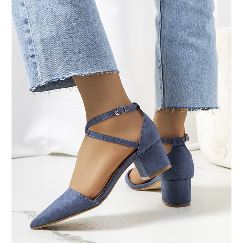 Niebieskie czółenka na słupku Hyde 1