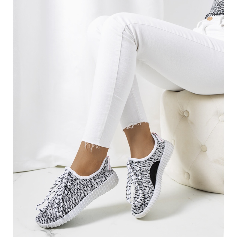 Białe sneakersy skarpetkowe Embro czarne 1