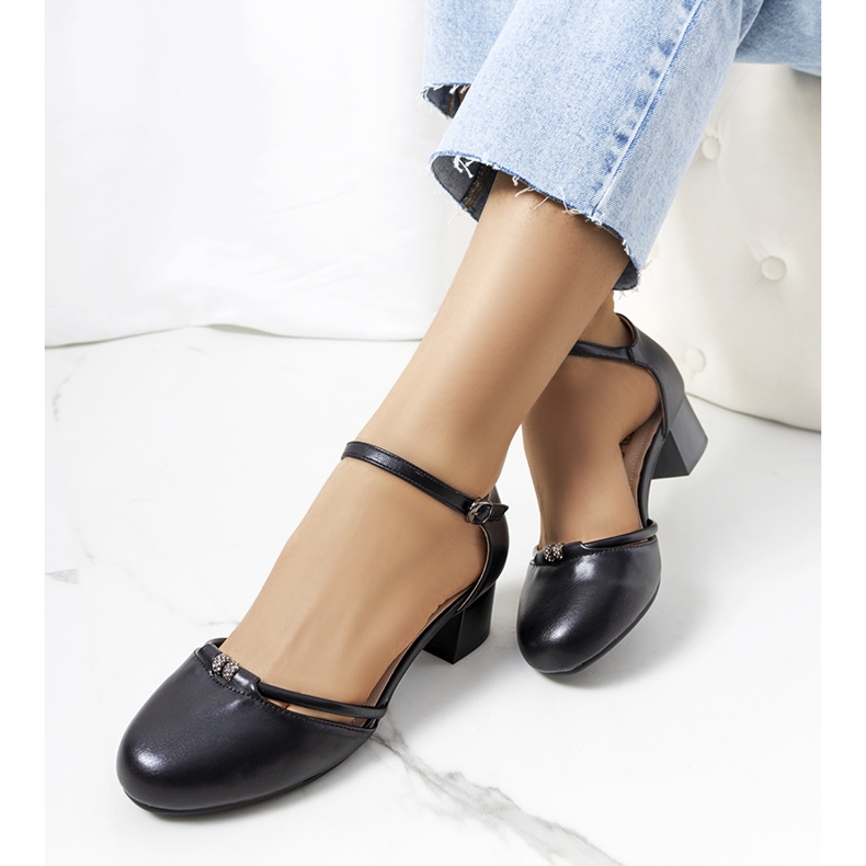 Czarne czółenka na niskim słupku Lynden 1