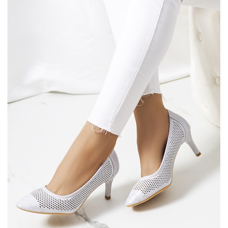 Szare ażurowe czółenka na szpilce Carling srebrny 1