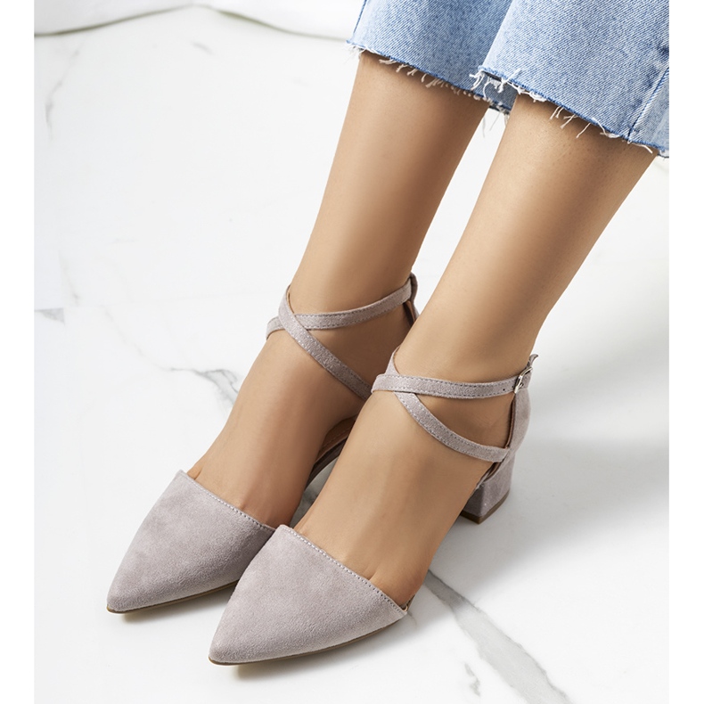 Szare czółenka na słupku Hyde 2