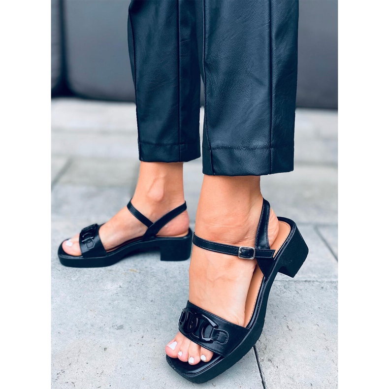 Sandałki na szerokim obcasie Sharon Black czarne 1