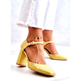 PG1 Modne Lakierowane Czółenka Na Słupku Żółte Maoris 1