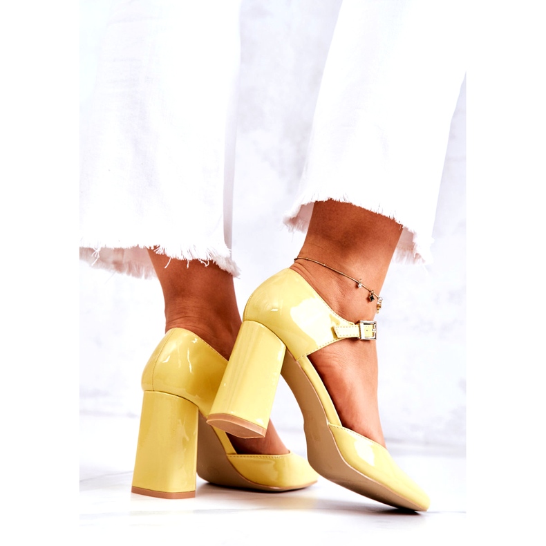 PG1 Modne Lakierowane Czółenka Na Słupku Żółte Maoris 3