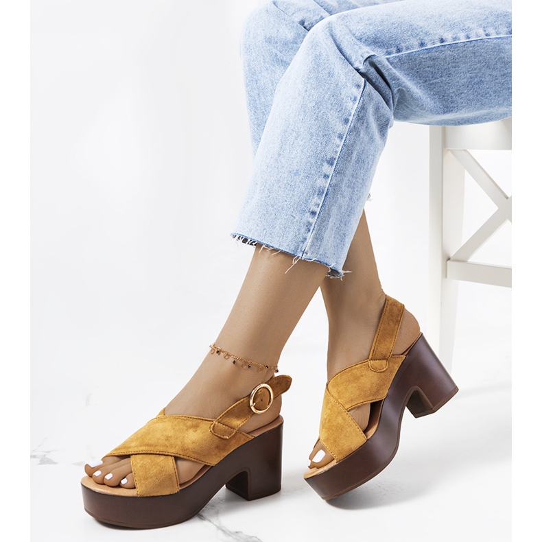 Brązowe sandały na platformie Chapel 1