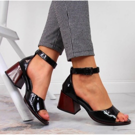 Sandały skórzane na słupku lakierowane Filippo W PAW351 czarne 2