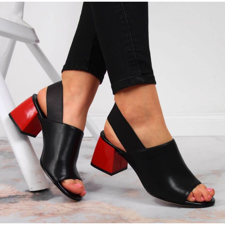 Sandały skórzane z gumką Filippo W PAW352 czarne 2