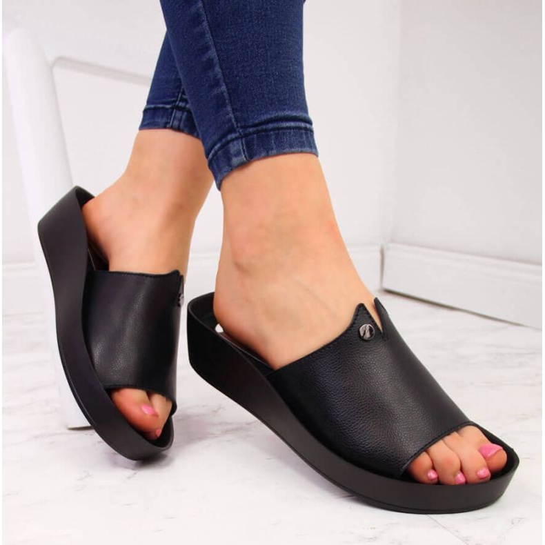 Klapki skórzane platforma Filippo W PAW199A czarne 2