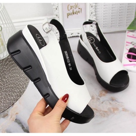 Sandały skórzane na koturnie Filippo W PAW360A białe 1