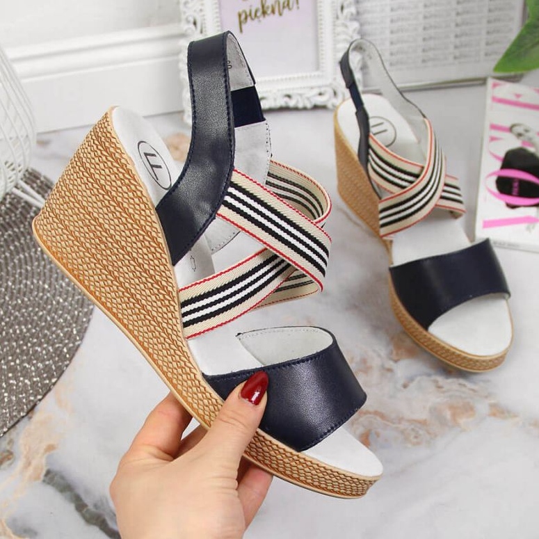 Sandały skórzane na koturnie Filippo W PAW361 granatowe 1