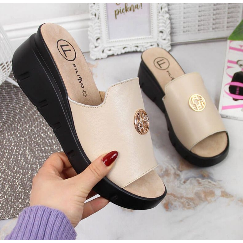 Klapki skórzane na koturnie Filippo W PAW362B beżowe 1