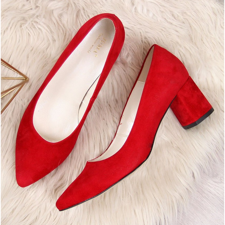 Czółenka na słupku zamszowe czerwone Juma 2