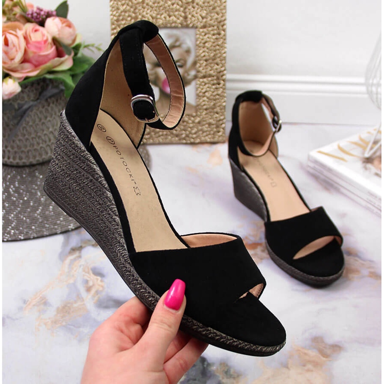 Sandały damskie na koturnie czarne Potocki 1