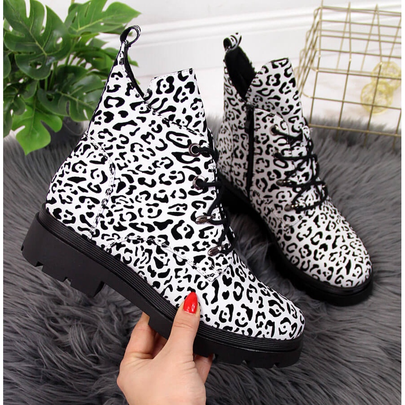 Botki damskie w centki ocieplane białe Filippo 2