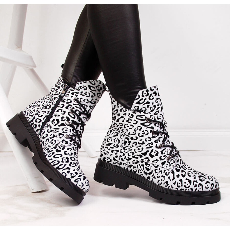 Botki damskie w centki ocieplane białe Filippo 1