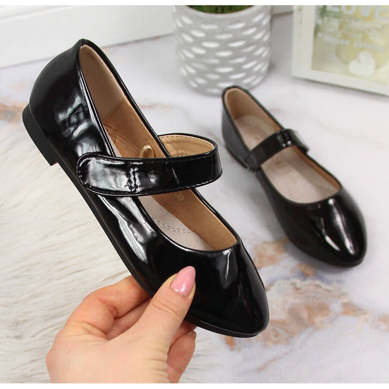 Baleriny dziewczęce na rzep lakierowane czarne Potocki 1