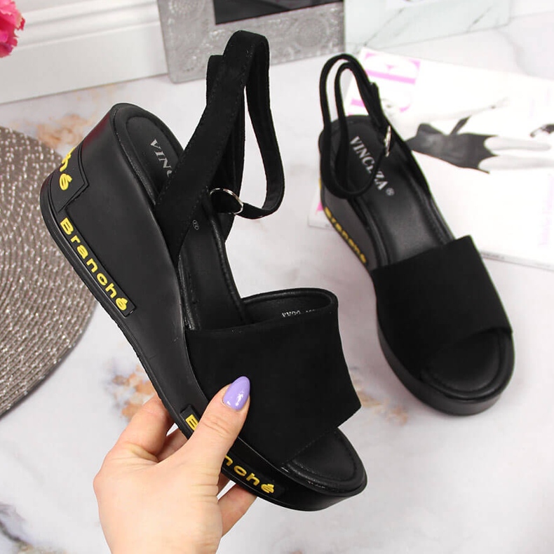 Sandały damskie na koturnie czarne Vinceza 1