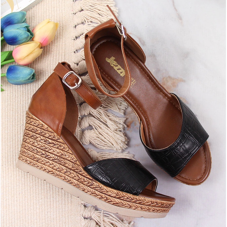 Sandały damskie na koturnie czarno brązowe Jezzi czarne 1