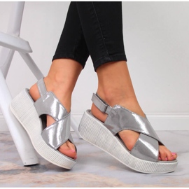 Sandały skórzane damskie na koturnie srebrne Dolce Pietro srebrny 1