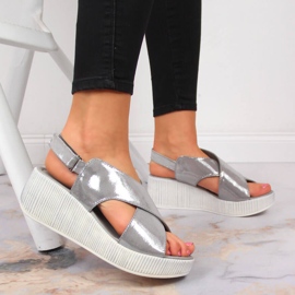 Sandały skórzane damskie na koturnie srebrne Dolce Pietro srebrny 2