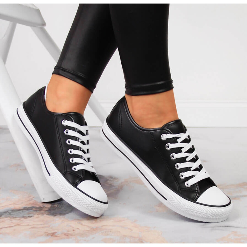 Trampki niskie z eko skóry czarne Atletico 1