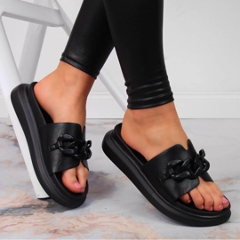 Klapki na platformie z łańcuchem czarne Laura La.Fi 1