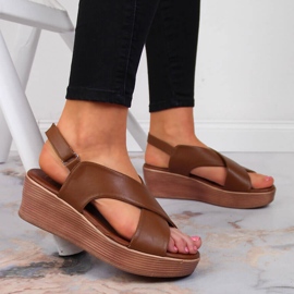 Sandały damskie na koturnie brązowe Filippo 2