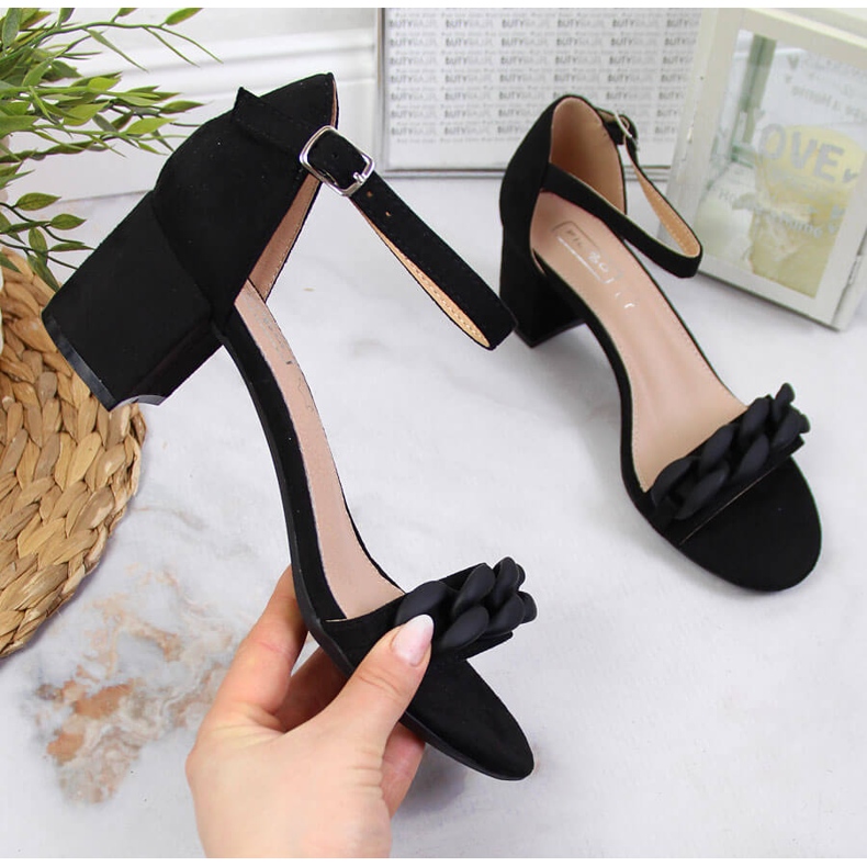 Sandały damskie na słupku z łańcuchem czarne Filippo 1