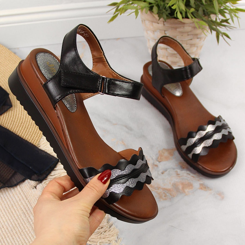 Sandały damskie na koturnie czarne Jezzi 1