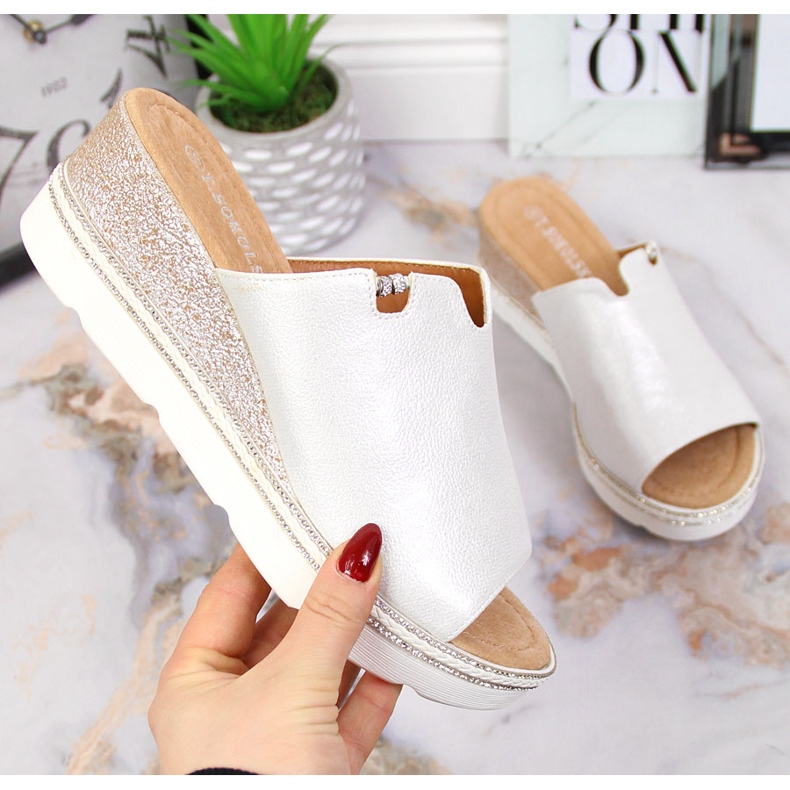 Klapki damskie na koturnie srebrne T.Sokolski srebrny 2