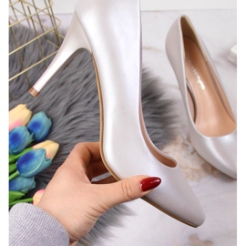 Czółenka na szpilce perłowe srebrne Sergio Leone srebrny 1