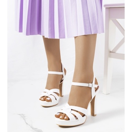 Białe sandały na obcasie Argoon 1