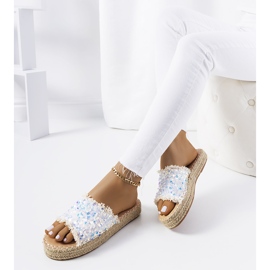 Białe klapki na platformie Susanna 1
