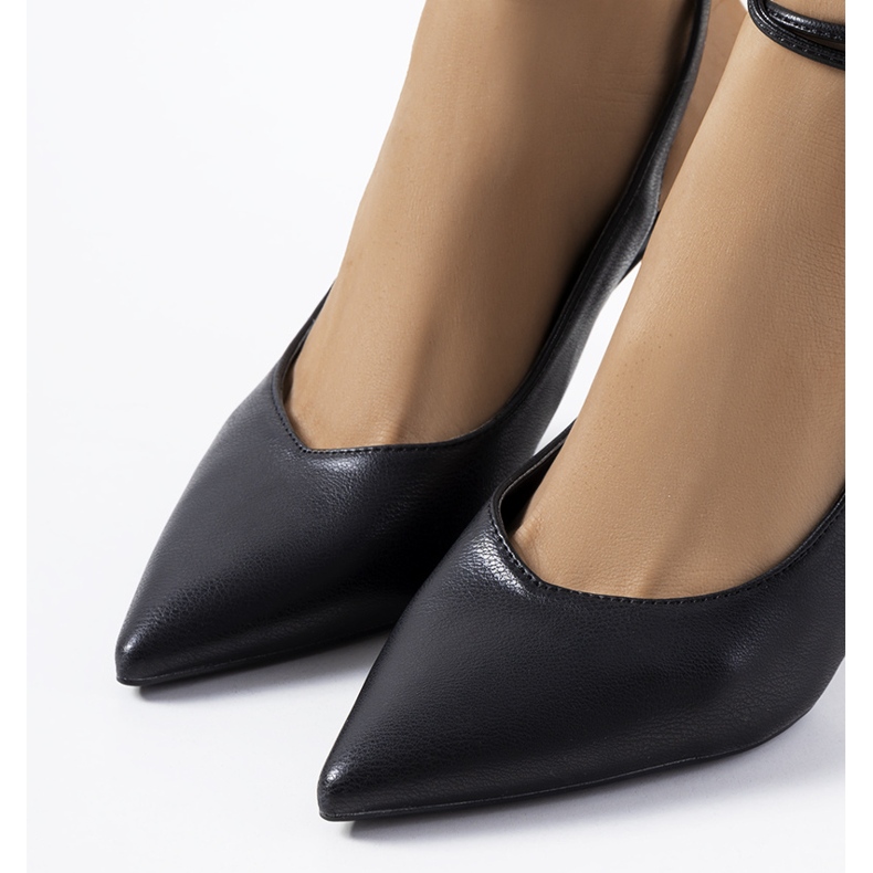 Czarne wiązane szpilki Latvala 1