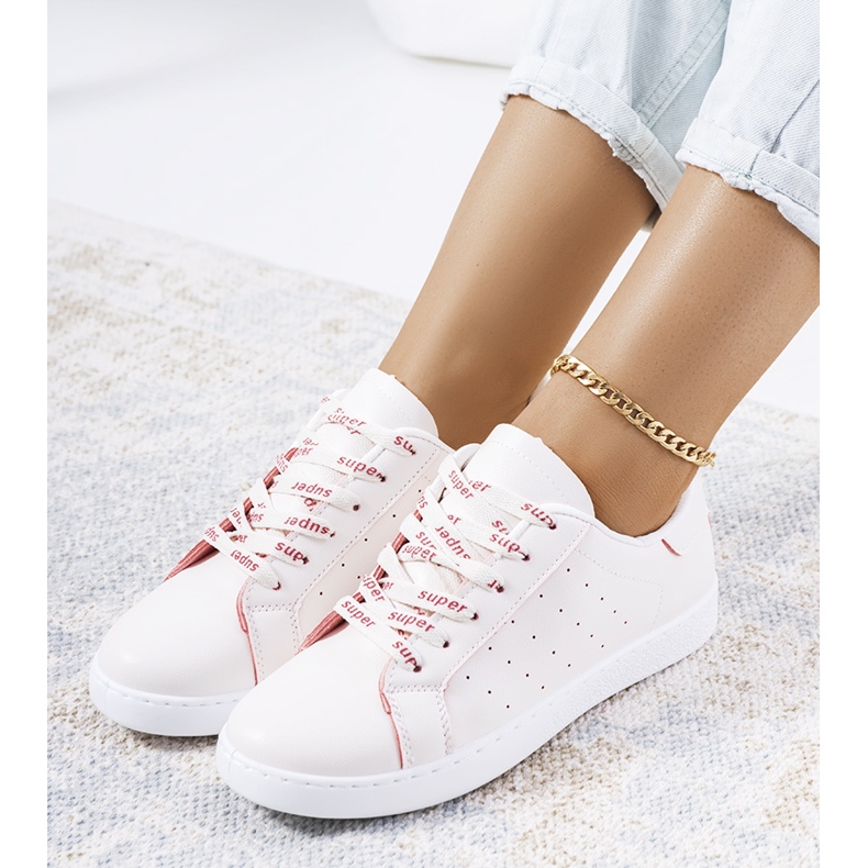 Biało czerwone obuwie sportowe Koho białe 2