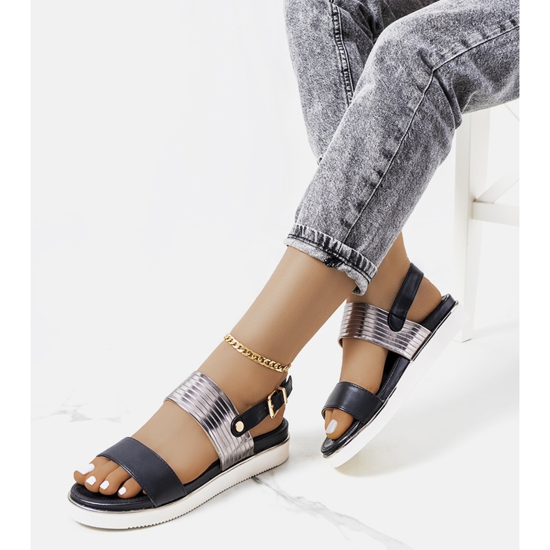 Czarne sandały z metaliczną wstawką Larochelle srebrny 1