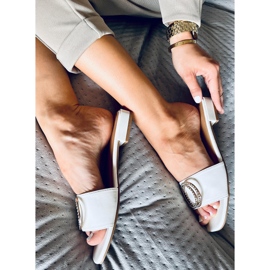 Klapki damskie Allor White białe 2