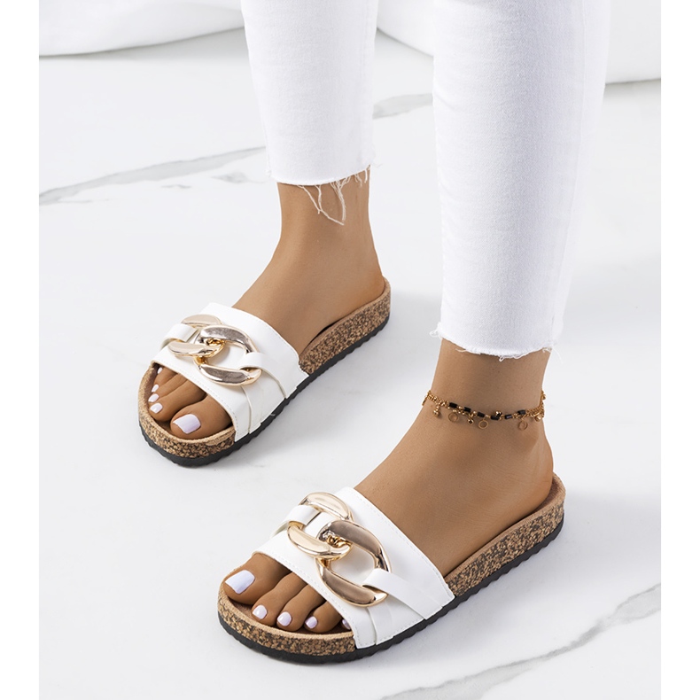 Białe klapki z łańcuchem Derbi 2