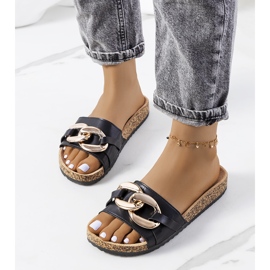 Czarne klapki z łańcuchem Derbi 1