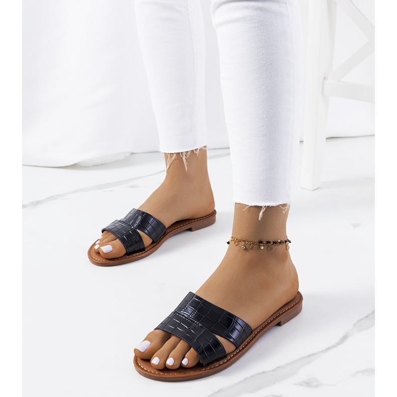 Czarne eleganckie klapki Mili 1