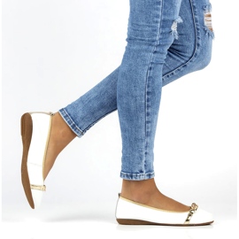 Skórzane baleriny z łańcuchem Filippo DP3709/22 białe 5