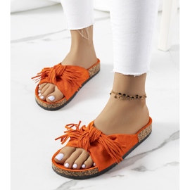 Pomarańczowe klapki z frędzlami Laderies 2